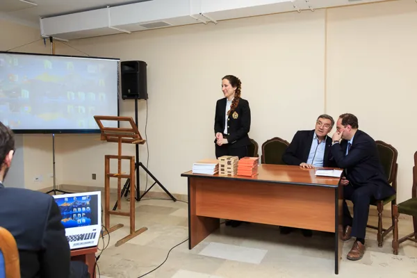 Выступает помощник ректора Московской консерватории Ярослава Александровна Кабалевская.
