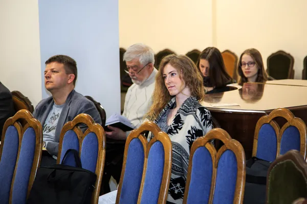 В фойе Малого зала Московской консерватории прошла научная конференция студентов IV курса «Современная хоровая музыка. История. Теория. Практика».