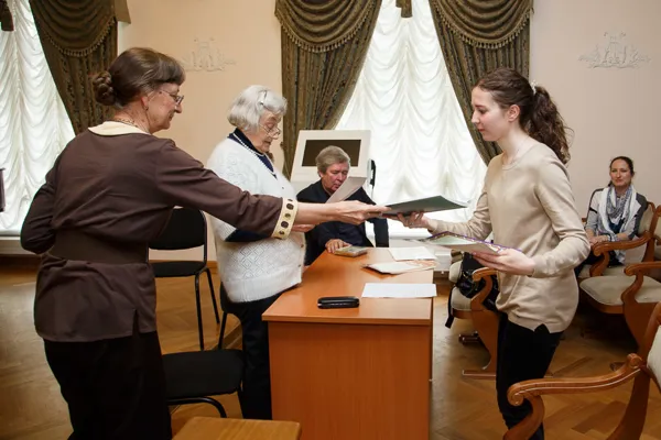 В концертном зале им. Н.Я. Мясковского Московской консерватории состоялось торжественное закрытие X Всероссийского конкурса по теории, истории музыки и композиции имени Юрия Николаевича Холопова и церемония награждения лауреатов и преподавателей.