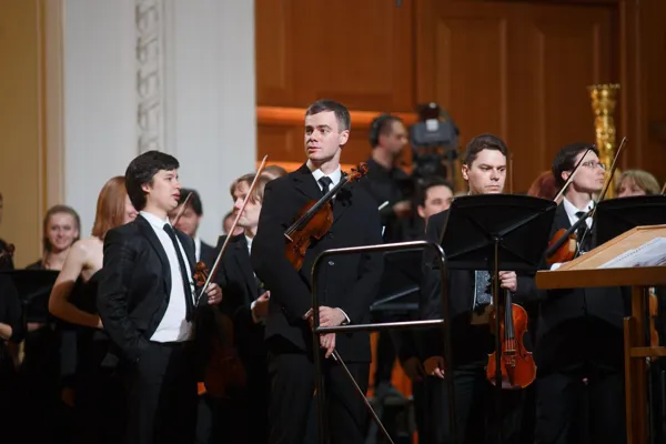 Оркестр MusicAeterna и Теодор Курентзис в Большом зале консерватории.