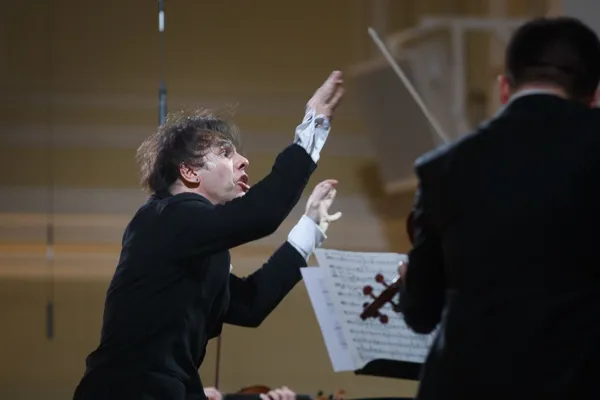 Оркестр MusicAeterna и Теодор Курентзис в Большом зале консерватории.