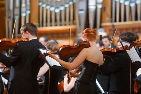 Оркестр MusicAeterna и Теодор Курентзис в Большом зале консерватории.