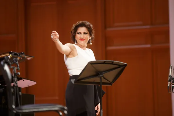 Второй международный музыкальный фестиваль Динары Алиевой Opera Art в Большом зале консерватории. В программе концерта П. И. Чайковский, С. В. Рахманинов. На сцене Динара Алиева (сопрано).