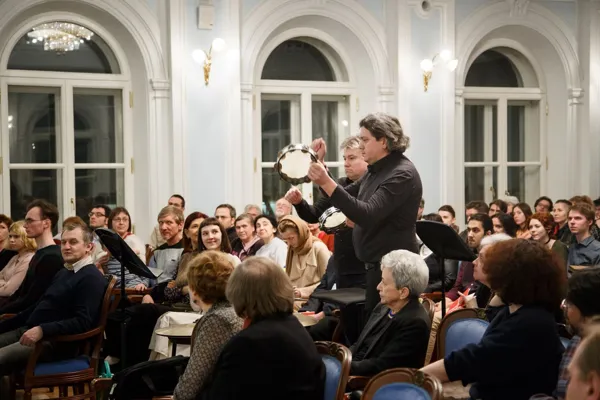 Владимир ТАРНОПОЛЬСКИЙ. Хоральная прелюдия «Иисус, твои глубокие раны» для струнного трио, ударных и ансамбля (1987). Исполняет ансамбль солистов «Студия новой музыки», дирижёр - Заслуженный артист России Феликс Коробов.