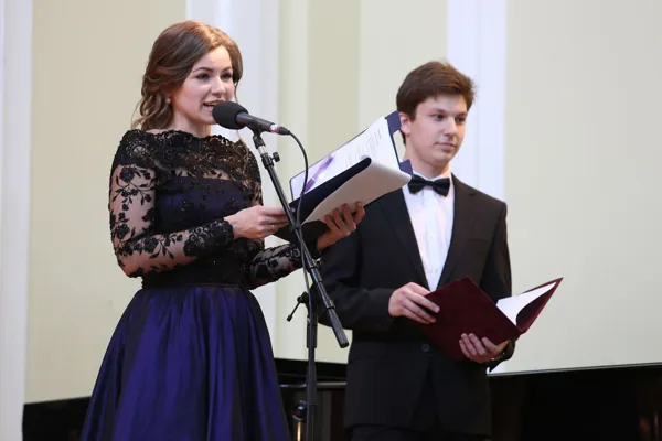 148-й выпуск Московской государственной консерватории им. П.И. Чайковского. Торжественная церемония вручения дипломов в Большом зале консерватории. Ведущие церемонии - Яна Межинская и Никита Борисов.