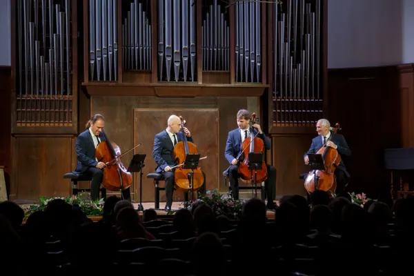 IX Международный виолончельный фестиваль «Vivacello». «Rastrelli Cello Quartet» в составе: Кирилл Кравцов (виолончель, художественный руководитель), Михаил Дегтярёв (виолончель), Кирилл Тимофеев (виолончель), Сергей Драбкин (виолончель, автор аранжировок).