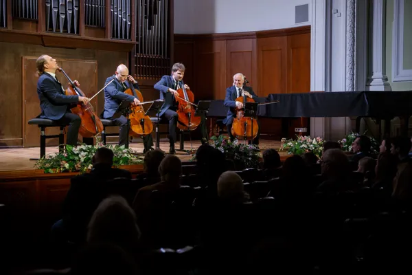 IX Международный виолончельный фестиваль «Vivacello». «Rastrelli Cello Quartet» в составе: Кирилл Кравцов (виолончель, художественный руководитель), Михаил Дегтярёв (виолончель), Кирилл Тимофеев (виолончель), Сергей Драбкин (виолончель, автор аранжировок).