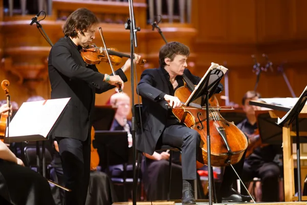 А. Г. Шнитке. Concerto grosso № 2 для скрипки и виолончели с оркестром. Солисты: Святослав Мороз (скрипка), Рустам Комачков (виолончель).