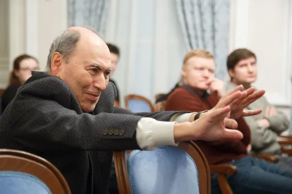  В Конференц-зале Московской консерватории Михаил Копельман («Копельман-квартет», Великобритания) провёл мастер-класс по скрипке и струнному квартету.