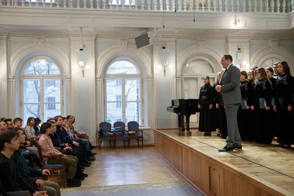 Международную научную конференцию «Родион Щедрин: 70 лет в музыке» предварило исполнение Камерным хором Московской консерватории (художественный руководитель и дирижёр Александр Соловьёв) нового произведения композитора: "Две русских народных пословицы. 1. Сладок будешь - расклюют, горек будешь - расплюют... 2. Богу не грешен - царю не виноват. Посвящается Александру Соловьёву и Камерному хору МГК." 