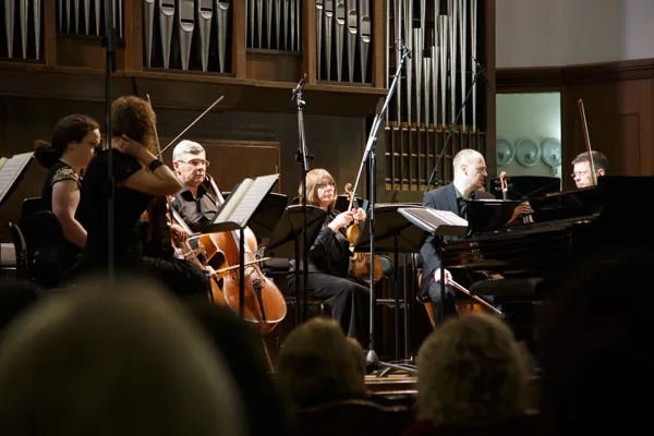 Абонемент № 15. Вечера с Элисо Вирсаладзе. На сцене камерный оркестр «Musica viva», художественный руководитель и дирижёр Александр Рудин.