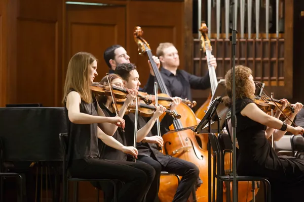 Абонемент № 15. Вечера с Элисо Вирсаладзе. На сцене камерный оркестр «Musica viva», художественный руководитель и дирижёр Александр Рудин.