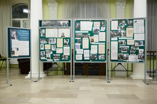 Выставка к 130-летию со дня рождения выдающегося пианиста и педагога, директора Московской консерватории (1935 – 37) Генриха Густавовича Нейгауза подготовлена архивом Московской консерватории.