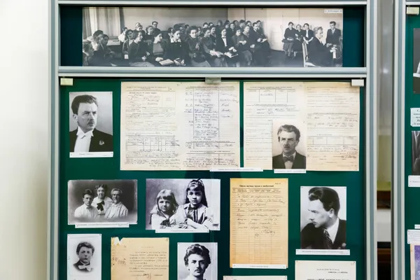 Выставка к 130-летию со дня рождения выдающегося пианиста и педагога, директора Московской консерватории (1935 – 37) Генриха Густавовича Нейгауза подготовлена архивом Московской консерватории.