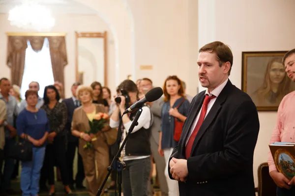 Выступает автор, член союза художников России, член-корреспондент РАЕН Борис Дмитриевич Клементьев.