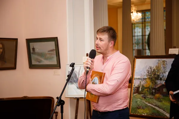 Куратор выставки, искусствовед, член ассоциации искусствоведов Пётр Баранов рассказывает о художнике.