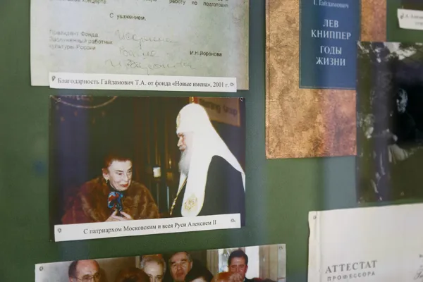 В фойе Первого учебного корпуса проходит выставка, посвящённая Татьяне Алексеевне Гайдамович.