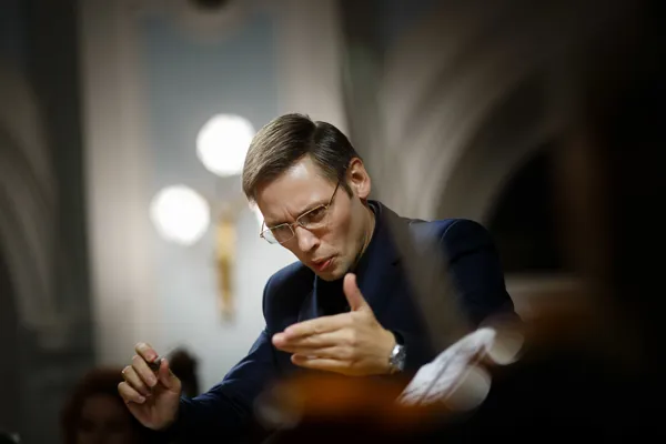 Дирижёр Камерного ансамбля солистов Концертного симфонического оркестра Московской консерватории Иван Черёмухин