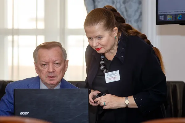 Перед презентацией совместного доклада 17 октября 2018 года: профессора Южно-Уральского государственного университета Николай Павлович Парфентьев и Наталья Владимировна Парфентьева