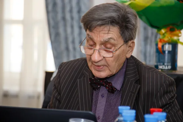 Михаил Александрович Сапонов, доктор искусствоведения, профессор, и.о. зав. кафедрой истории зарубежной музыки Московской консерватории читает доклад «Детство концептуализма».