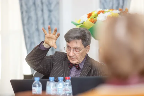 Михаил Александрович Сапонов, доктор искусствоведения, профессор, и.о. зав. кафедрой истории зарубежной музыки Московской консерватории читает доклад «Детство концептуализма»