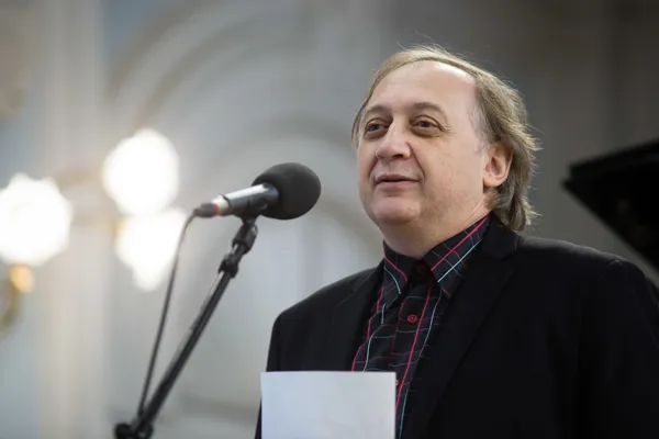 Выступает председатель жюри конкурса «Новые классики», композитор Владимир Тарнопольский