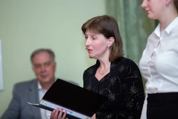 Старший преподаватель кафедры хорового дирижирования Православного Свято-Тихоновского гуманитарного университета Евгения Евгеньевна Гатовская