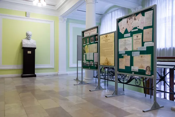 Выставка Архива МГК «К 150-летию первого выпуска Московской консерватории» установлена 28 августа в фойе I учебного корпуса