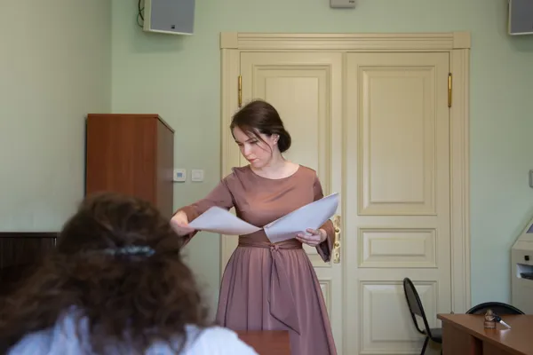Занятие ведёт преподаватель кафедры теории музыки Юлия Москвина