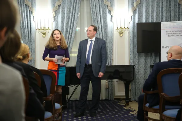 Участников конкурса приветствует автор идеи и исполнительный директор Форума «Партитура будущего» Ярослава Кабалевская