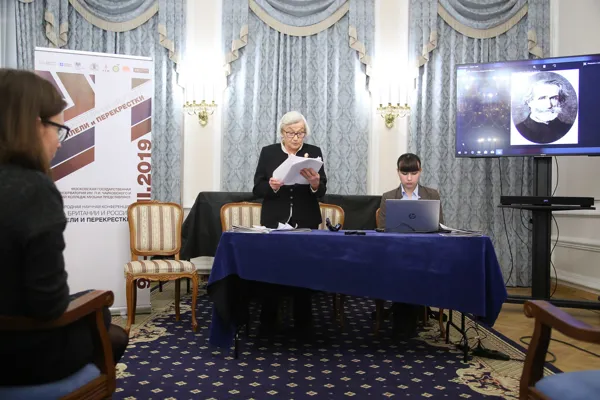Ирина Васильевна Коженова (Московская консерватория) читает доклад на тему «Неосуществленный замысел Верди. К проблеме воплощения Шекспира»