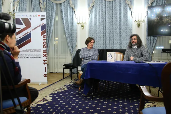 В конференц-зале консерватории. Справа налево: главный редактор издательства Rosebud Publishing Виктор Зацепин, переводчик и научный редактор книги Дж. Э. Гардинера «Музыка в Небесном Граде: Портрет Иоганна Себастьяна Баха» Роман Насонов
