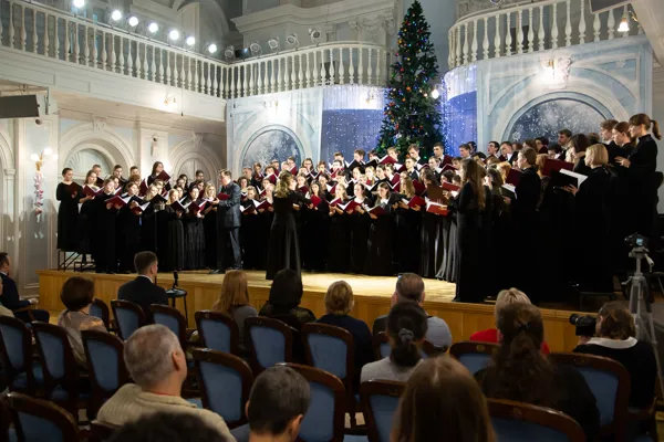 Р.К. Щедрин, сл. А.Т. Твардовского. «Я убит подо Ржевом». Исполняет Хор Московской консерватории. Дирижёр Мария Рыжкова. Солист Николай Ефремов