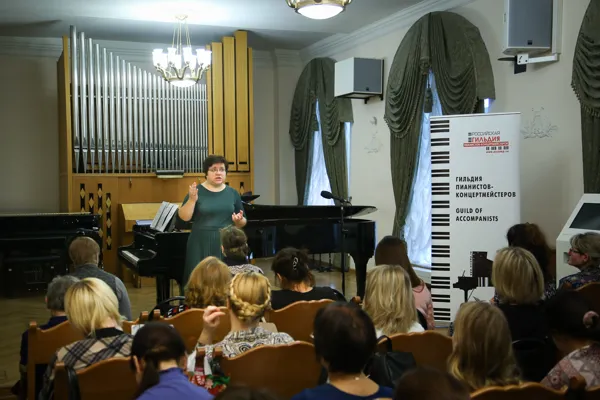 «Правила и секреты музыки барокко»: мастер-класс профессора кафедры клавишных инструментов Московской консерватории Ольги Андреевны Филипповой по основам барочной стилистики в рамках XIV Школы концертмейстерского мастерства. Зал им. Н.Я. Мясковского