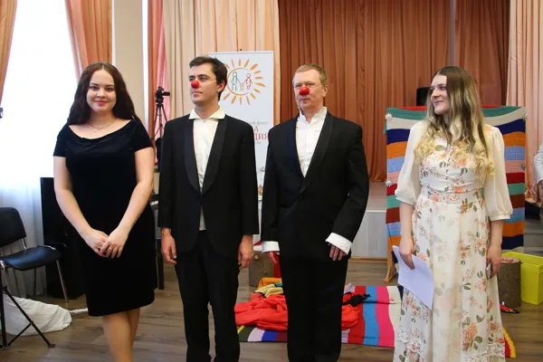 Алёна Розкопа (сопрано), Илья Боязный и Олег Билик (проект «Импрессивная клоунада»), Ольга Иванова (фортепиано)