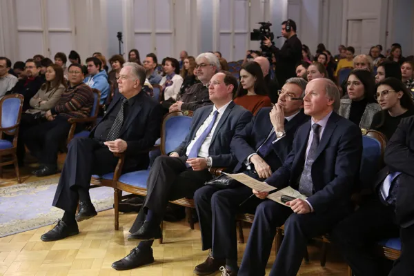 В Рахманиновском зале консерватории состоялся четырёхчасовой мастер-класс Народного артиста СССР, лауреата государственной премии СССР Владимира Минина. Тема мастер-класса: «Работа с хором. Георгий Свиридов, Александр Свешников». В мастер-классе принял участие Хор студентов Московской консерватории, художественный руководитель профессор Алексей Рудневский.