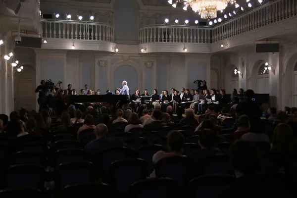 В Рахманиновском зале консерватории состоялся четырёхчасовой мастер-класс Народного артиста СССР, лауреата государственной премии СССР Владимира Минина. Тема мастер-класса: «Работа с хором. Георгий Свиридов, Александр Свешников». В мастер-классе принял участие Хор студентов Московской консерватории, художественный руководитель профессор Алексей Рудневский