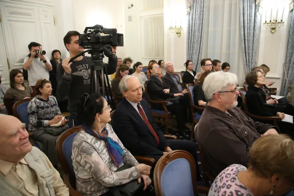 В конференц-зале консерватории состоялась пресс-конференция, посвященная презентации коллекционного юбилейного издания «Бетховен. Полное собрание клавирных сонат»
