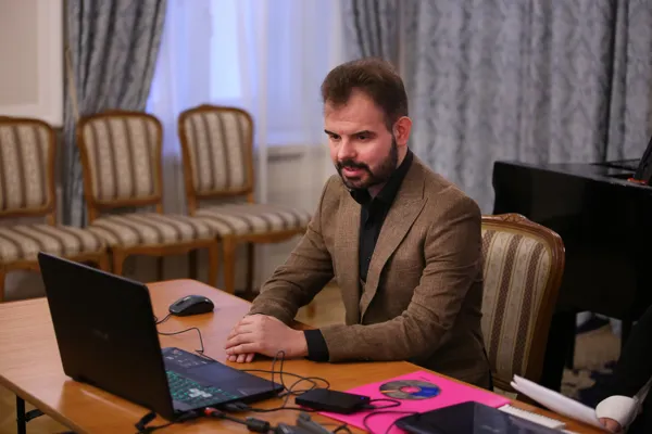 Преподаватель Колледжа музыкально-театрального искусства имени Г.П. Вишневской Андрей Максимович Рябуха, ученик Валерии Ценовой