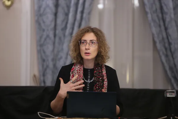Профессор Евгения Давидовна Кривицкая читает доклад на тему «Андре Капле. "В тени Дебюсси"»