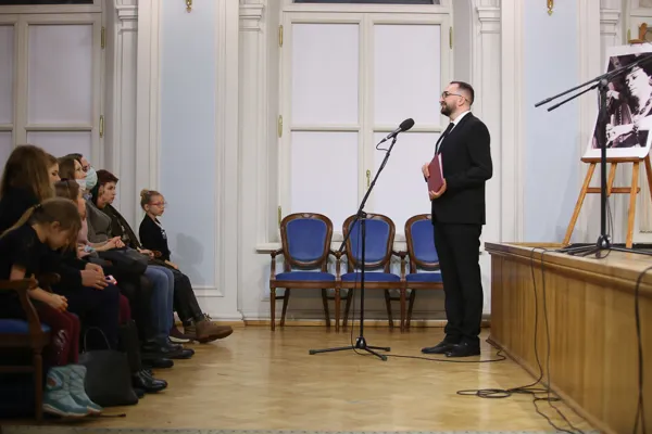 Концерт ведёт музыковед Александр Баранов