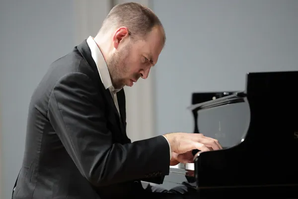 Андрей Коробейников (фортепиано)