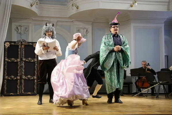 « — Они убегают! Убегают!».  Козлоног — Сергей Бобырь, Китаец — Дмитрий Степанович