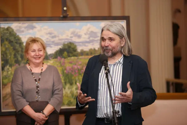 Выступает заведующий кафедрой академической живописи Академической живописи МГХПА им. С.Г. Строганова Евгений Викторович Ромашко