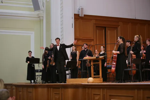 «KOROLЁV orchestra» при участии студентов Московской консерватории. Дирижер – Григорий Королев