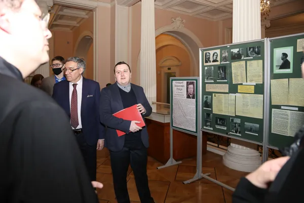 Архивист Андрей Александрович Цымбалистенко рассказывает о структуре и материалах выставки, посвящённой 110-летию К.Б. Птицы