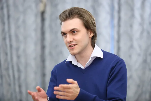 Кандидат искусствоведения, председатель отделения музыковедения и музыкальной критики Международной гильдии молодых музыкантов «МолОт» Сергей Алексеевич Уваров читает доклад на тему «Великий неизвестный: творчество Михаила Матюшина как «атлантида» русского авангарда»