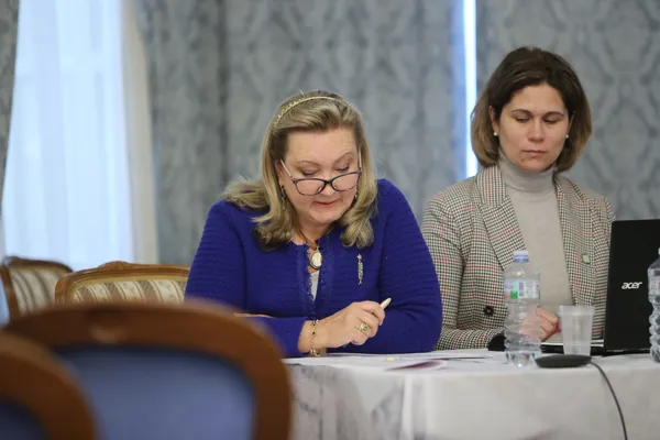 С докладом выступает Председатель Наблюдательного Совета Фонда содействия возрождению традиций милосердия и благотворительности «Елисаветинско-Сергиевское просветительское общество», кандидат исторических наук, старший научный сотрудник Института всеобщей истории РАН, руководитель Международного центра по изучению Гражданского общества Анна Витальевна Громова