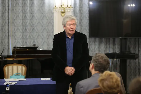 Член Союза композиторов России, профессор кафедры сочинения Московской консерватории Ю. В. Воронцов

