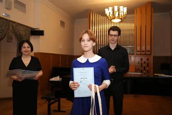 Диплом лауреата конкурса 2 степени в категории для участников 12–17 лет получает Татьяна Шульгина (Россия)
